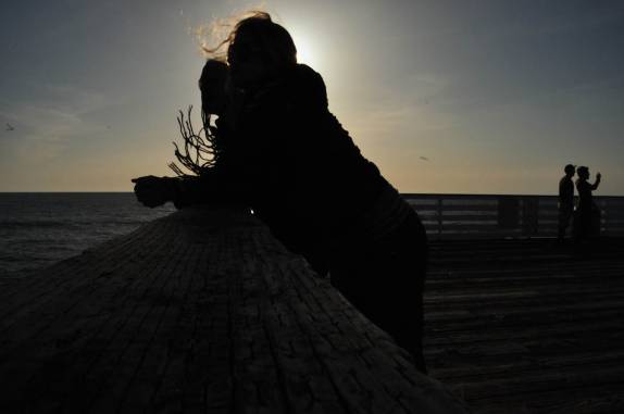 Belo fim de tarde no pier da praia de Mission Beach, em San Diego, no sul da Califórnia - Estados Unidos